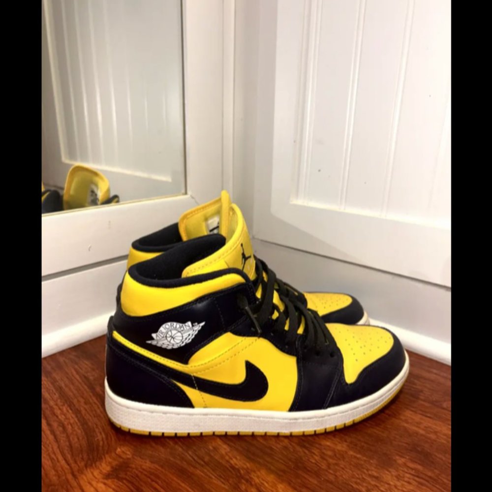 Men's Size 8 Air Jordan 1 Mid 'Michigan'